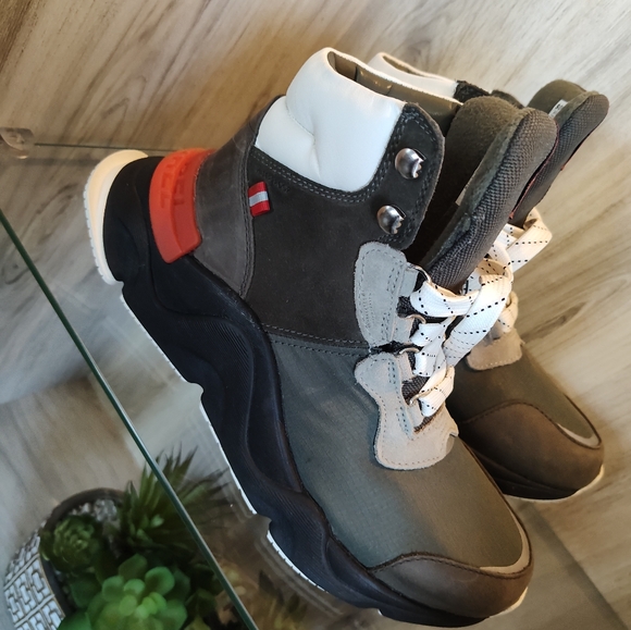 SOREL Women's Kinetic RNEGD Conquest Waterproof Leather Sneaker Boots Size 8 - Picture 5 of 17